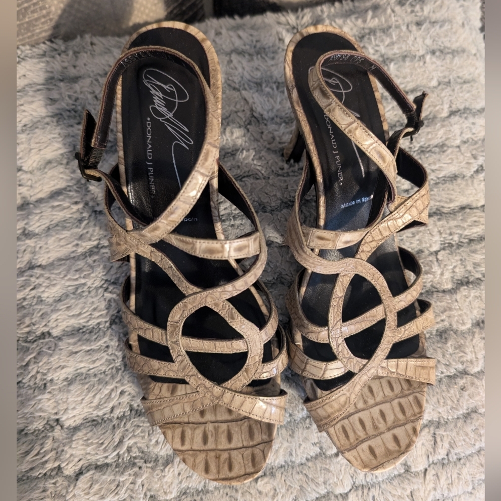 Donald J Pliner Nude Croc Print Heels Size 9
